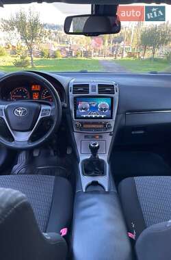 Седан Toyota Avensis 2011 в Славському