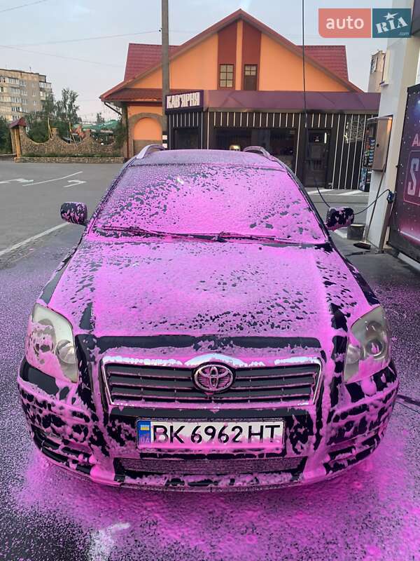 Універсал Toyota Avensis 2003 в Рівному