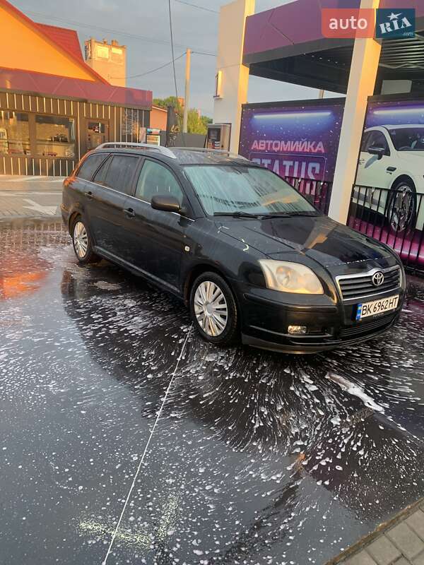 Універсал Toyota Avensis 2003 в Рівному