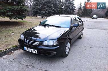 Седан Toyota Avensis 1999 в Харкові