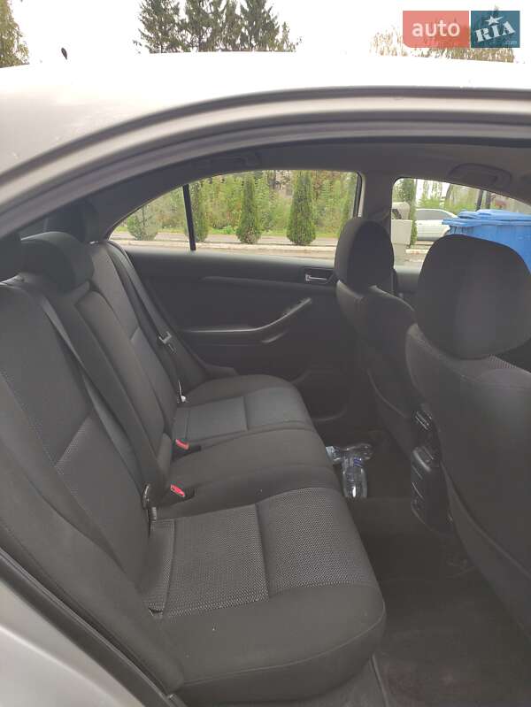 Лифтбек Toyota Avensis 2008 в Зборове