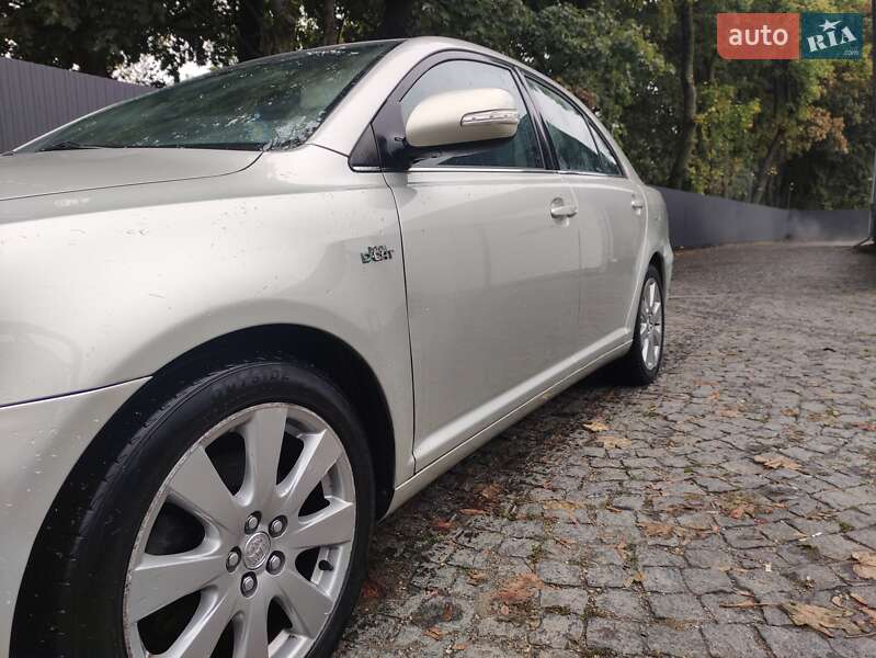 Лифтбек Toyota Avensis 2008 в Зборове