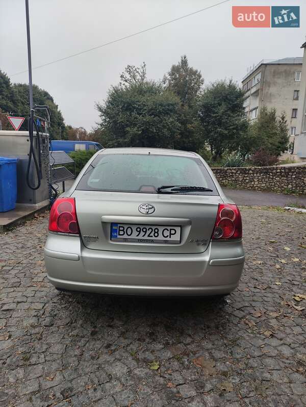 Лифтбек Toyota Avensis 2008 в Зборове