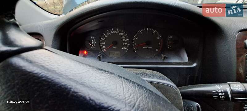 Седан Toyota Avensis 2000 в Болграді