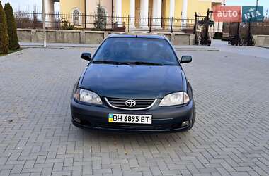 Седан Toyota Avensis 2000 в Болграде