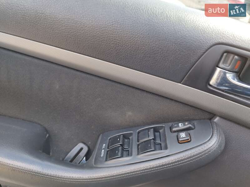 Ліфтбек Toyota Avensis 2008 в Хоролі