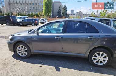 Лифтбек Toyota Avensis 2008 в Хороле