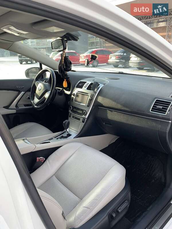 Універсал Toyota Avensis 2012 в Тернополі