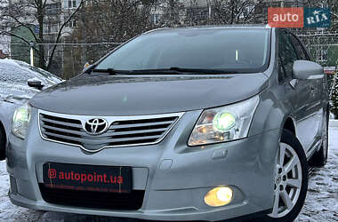 Універсал Toyota Avensis 2010 в Сумах