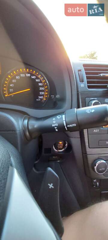 Седан Toyota Avensis 2008 в Днепре