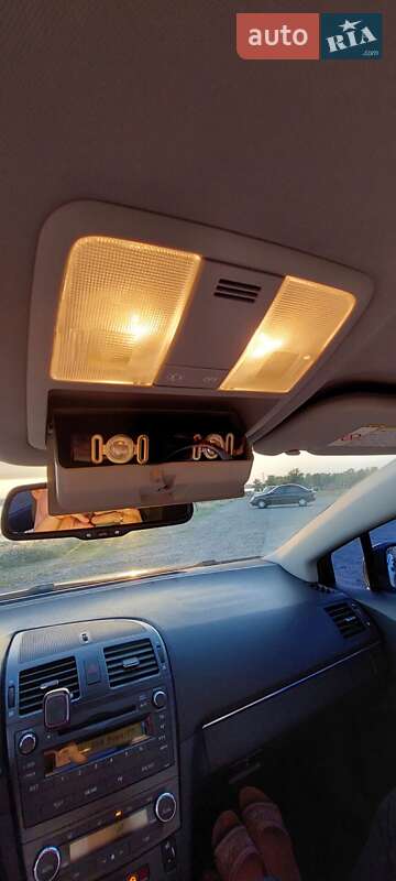 Седан Toyota Avensis 2008 в Днепре