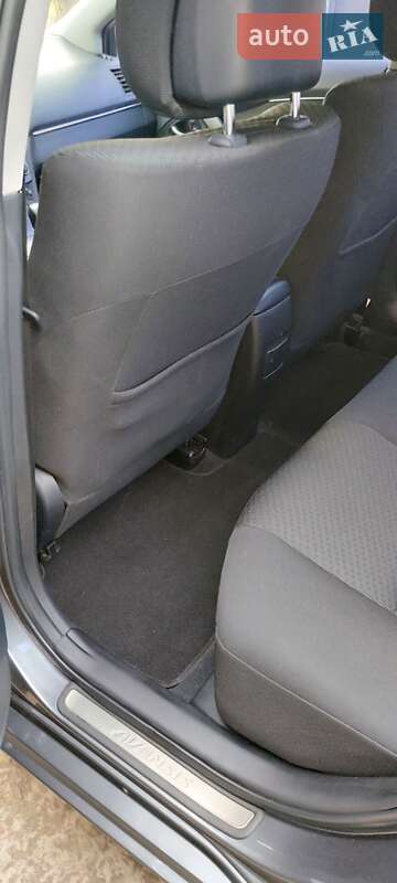 Седан Toyota Avensis 2008 в Днепре
