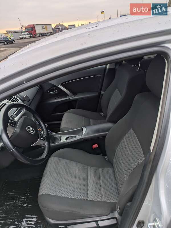 Универсал Toyota Avensis 2012 в Сарнах