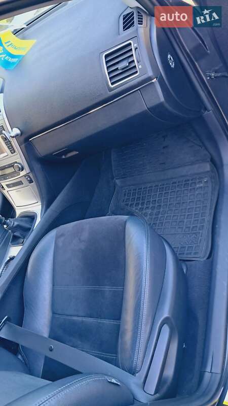 Універсал Toyota Avensis 2013 в Луцьку