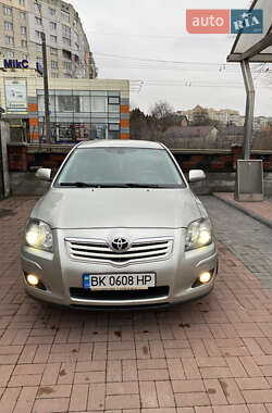 Седан Toyota Avensis 2007 в Рівному