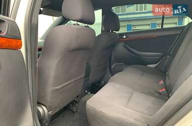 Седан Toyota Avensis 2005 в Николаеве