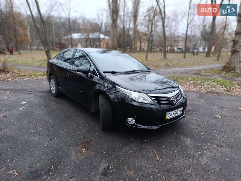 Седан Toyota Avensis 2014 в Каменке