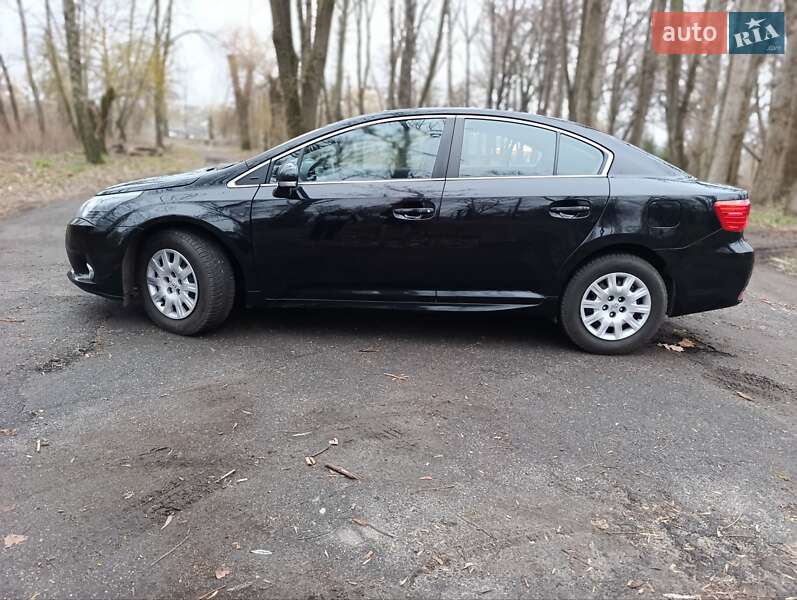 Седан Toyota Avensis 2014 в Каменке