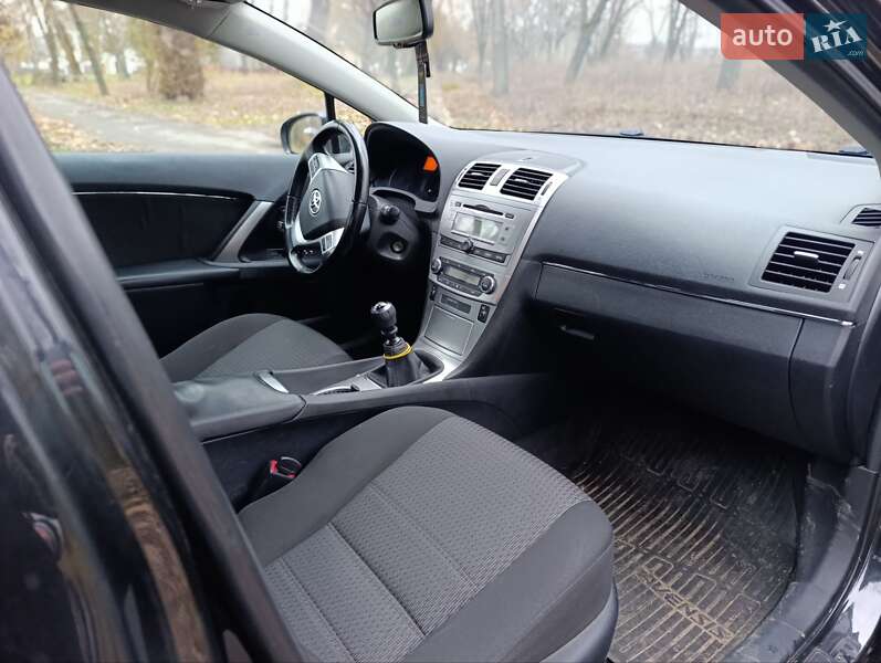 Седан Toyota Avensis 2014 в Каменке