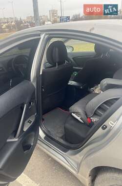 Седан Toyota Avensis 2010 в 