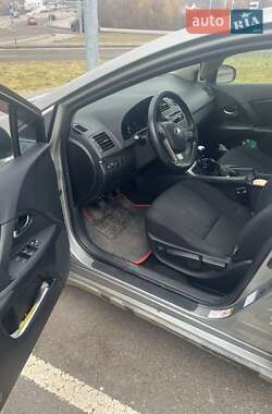 Седан Toyota Avensis 2010 в 
