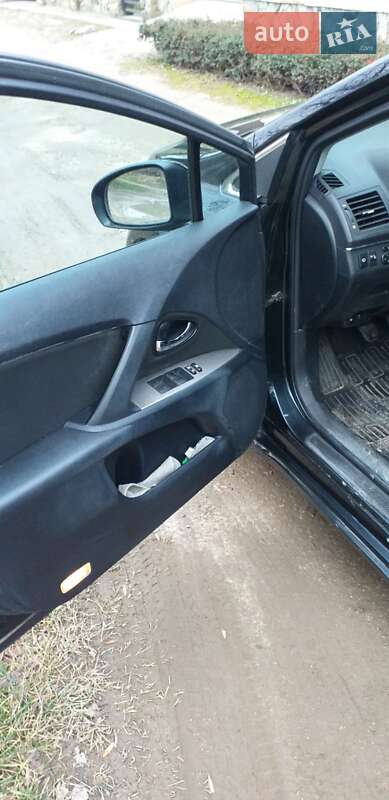 Универсал Toyota Avensis 2011 в Львове