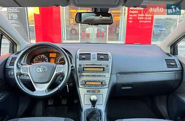 Седан Toyota Avensis 2011 в Ивано-Франковске