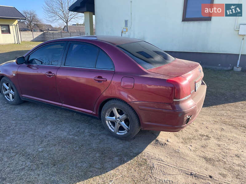 Седан Toyota Avensis 2004 в Жовкве