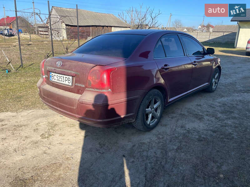 Седан Toyota Avensis 2004 в Жовкве