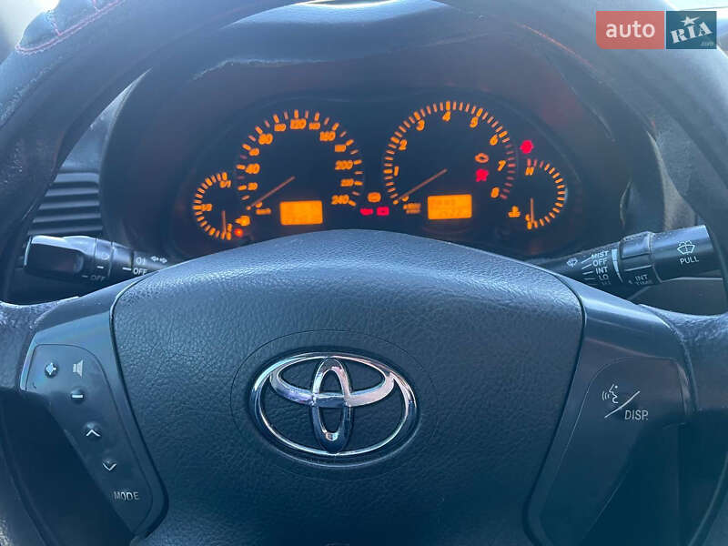 Седан Toyota Avensis 2004 в Жовкве