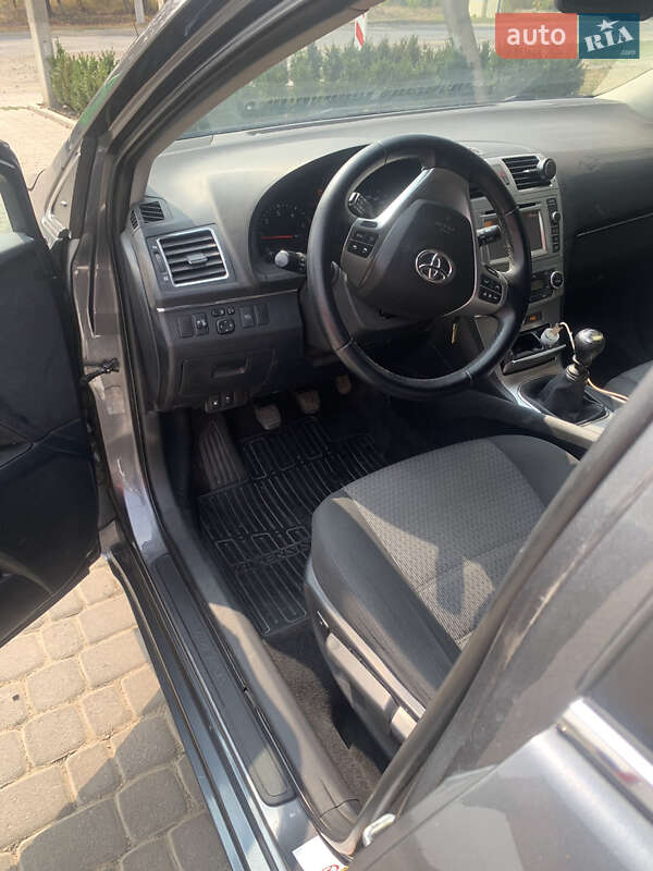Универсал Toyota Avensis 2013 в Виннице