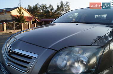 Седан Toyota Avensis 2006 в Львові