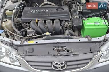 Седан Toyota Avensis 2002 в 