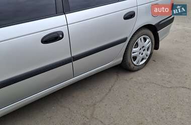 Седан Toyota Avensis 2002 в 
