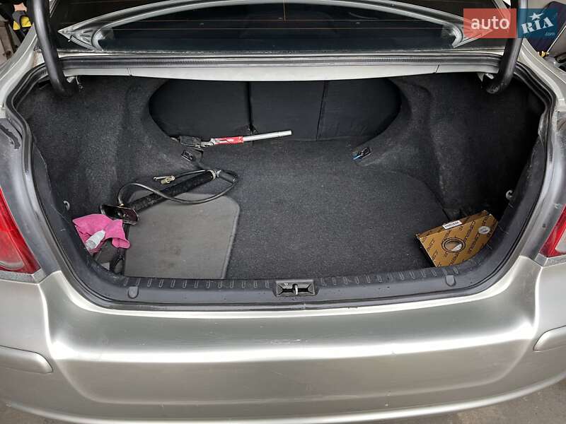 Седан Toyota Avensis 2006 в Львове