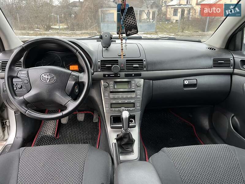 Седан Toyota Avensis 2006 в Львове