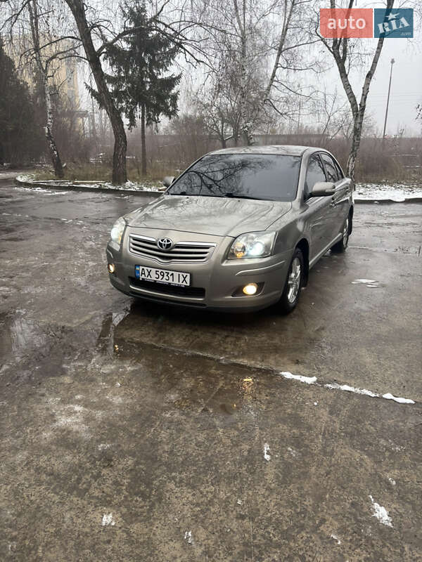 Седан Toyota Avensis 2006 в Ужгороде
