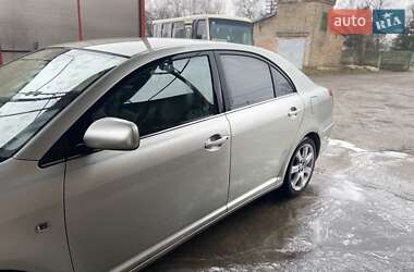 Ліфтбек Toyota Avensis 2003 в Золочеві