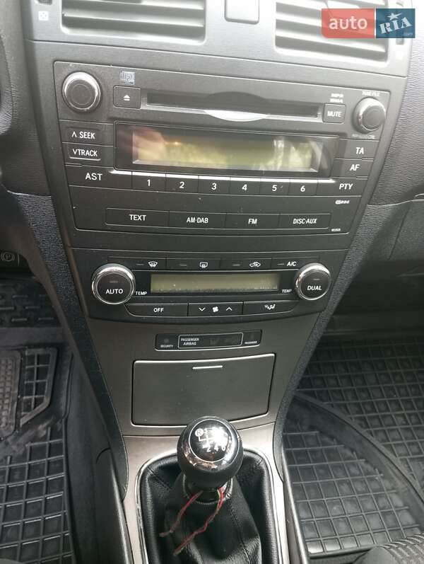 Седан Toyota Avensis 2009 в Хмельницком