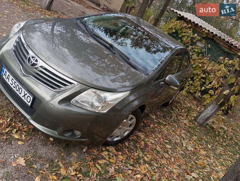 Седан Toyota Avensis 2009 в Хмельницком