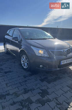 Универсал Toyota Avensis 2010 в Малине