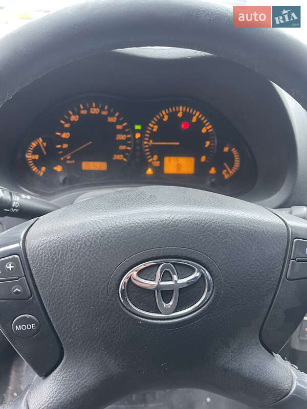 Седан Toyota Avensis 2008 в Ирпене