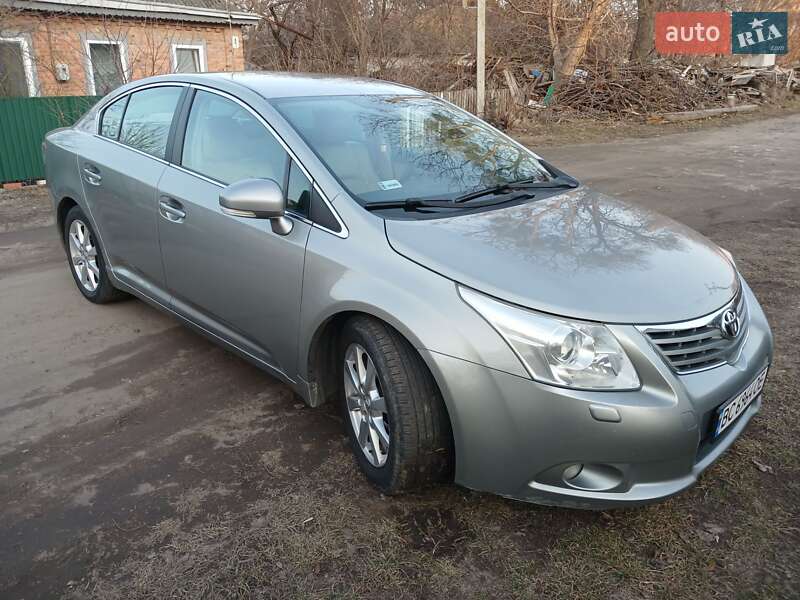 Седан Toyota Avensis 2010 в Черкасах