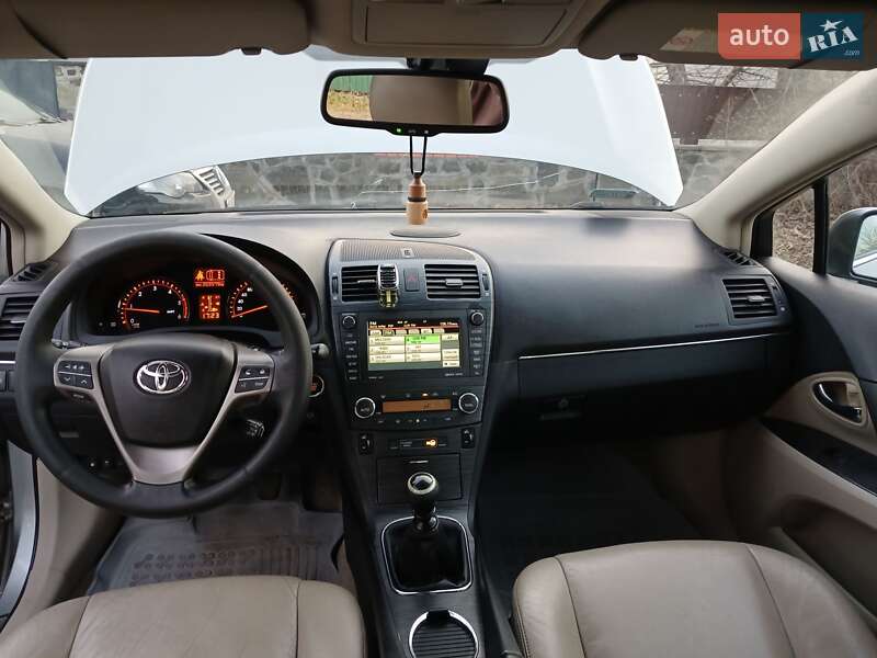 Седан Toyota Avensis 2010 в Черкасах