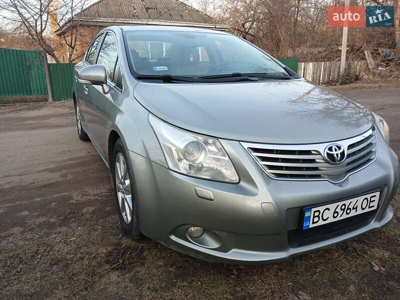 Седан Toyota Avensis 2010 в Черкасах