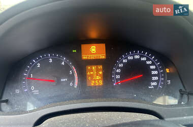 Седан Toyota Avensis 2012 в 