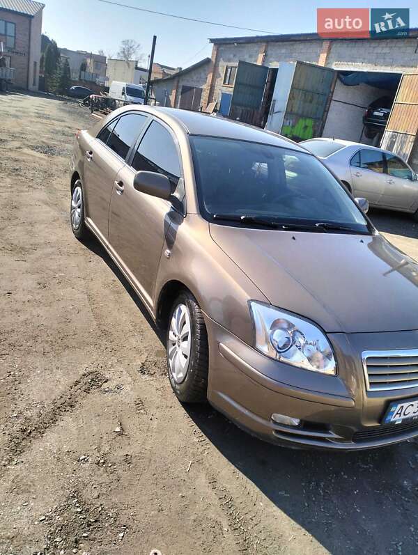 Лифтбек Toyota Avensis 2004 в Луцке