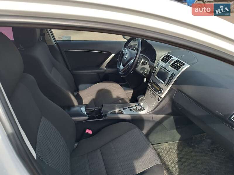 Toyota Avensis 2013
