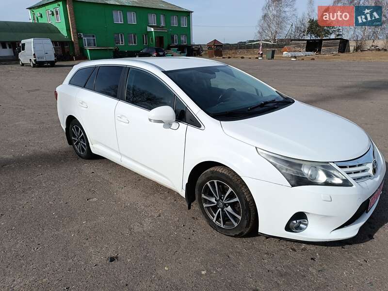 Универсал Toyota Avensis 2013 в Любешове