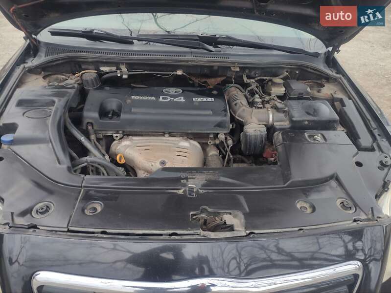 Седан Toyota Avensis 2004 в Белой Церкви